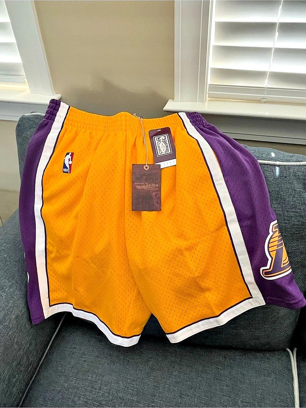Mitchell & Ness NBA Swingman Shorts Lakers 09 Color Block Athletic Shorts Orange